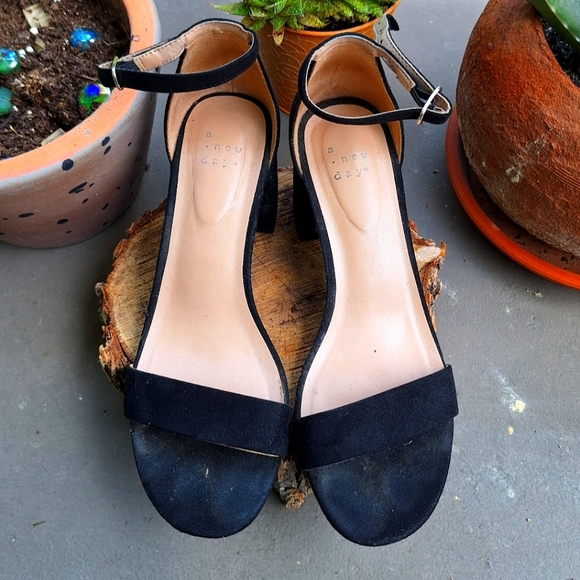 A New Day Basic Black Heels - Picture 1 of 5
